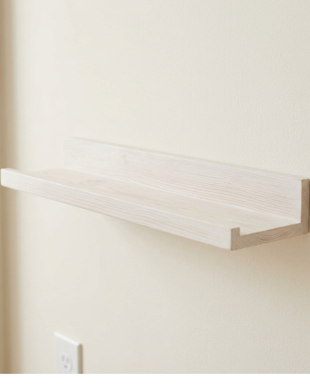 Zxpvn Pine Picture Ledge Wall Shelf Whitewash 50 cm - Lifestyle view